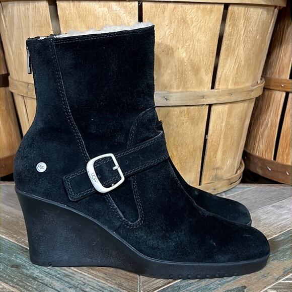 UGG Gissella Black Suede Shearling Lined Wedge Mid Calf Ankle Boot Womens Size 9 - Picture 1 of 12
